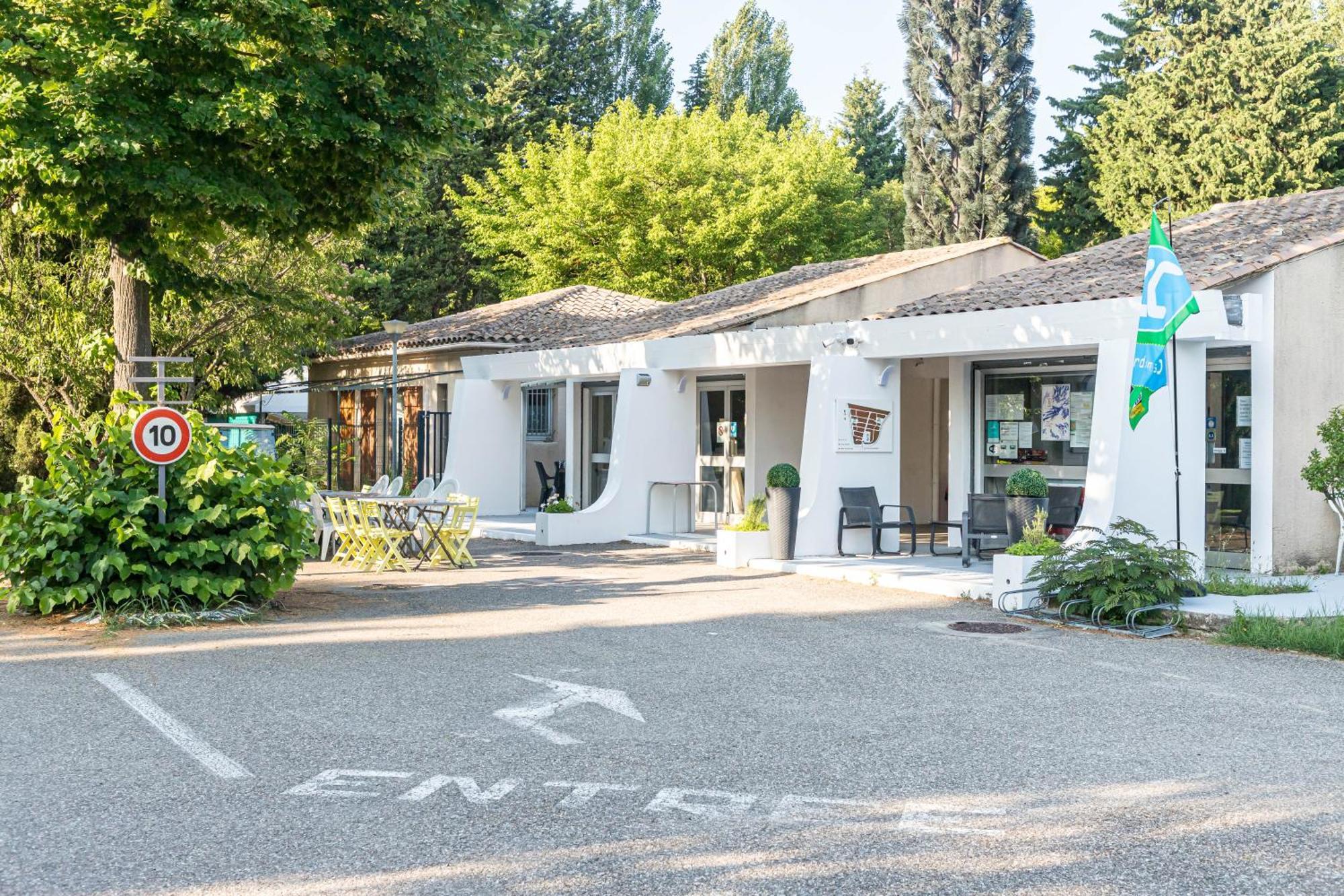 Camping Les Avignon - La Laune Villeneuve-lès-Avignon Exterior foto